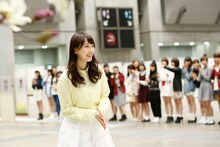 兼任解除セレモニーに登壇した松井玲奈。