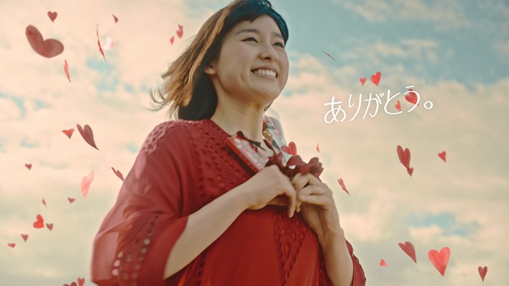 ロッテガーナミルクチョコレートCM「母の日2015」編のワンシーン。