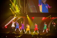 超特急「BULLET TRAIN ONEMAN SHOW SPRING HALL TOUR2015 “20億分のLINK 僕らのRING”」ファイナル公演の様子。（撮影：米山三郎［SignaL］）