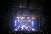 超特急「BULLET TRAIN ONEMAN SHOW SPRING HALL TOUR2015 “20億分のLINK 僕らのRING”」ファイナル公演の様子。（撮影：米山三郎［SignaL］）