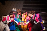 超特急「BULLET TRAIN ONEMAN SHOW SPRING HALL TOUR2015 “20億分のLINK 僕らのRING”」ファイナル公演の様子。（撮影：米山三郎［SignaL］）