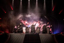 超特急「BULLET TRAIN ONEMAN SHOW SPRING HALL TOUR2015 “20億分のLINK 僕らのRING”」ファイナル公演の様子。（撮影：米山三郎［SignaL］）