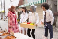 「東京“なんだこれ”バスツアー SPECIAL」収録中の様子。