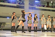 始球式のリベンジを行う牧野真莉愛。