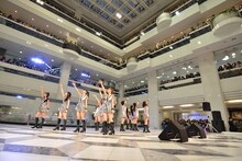 モーニング娘。'15によるニューシングル発売記念イベントの様子。
