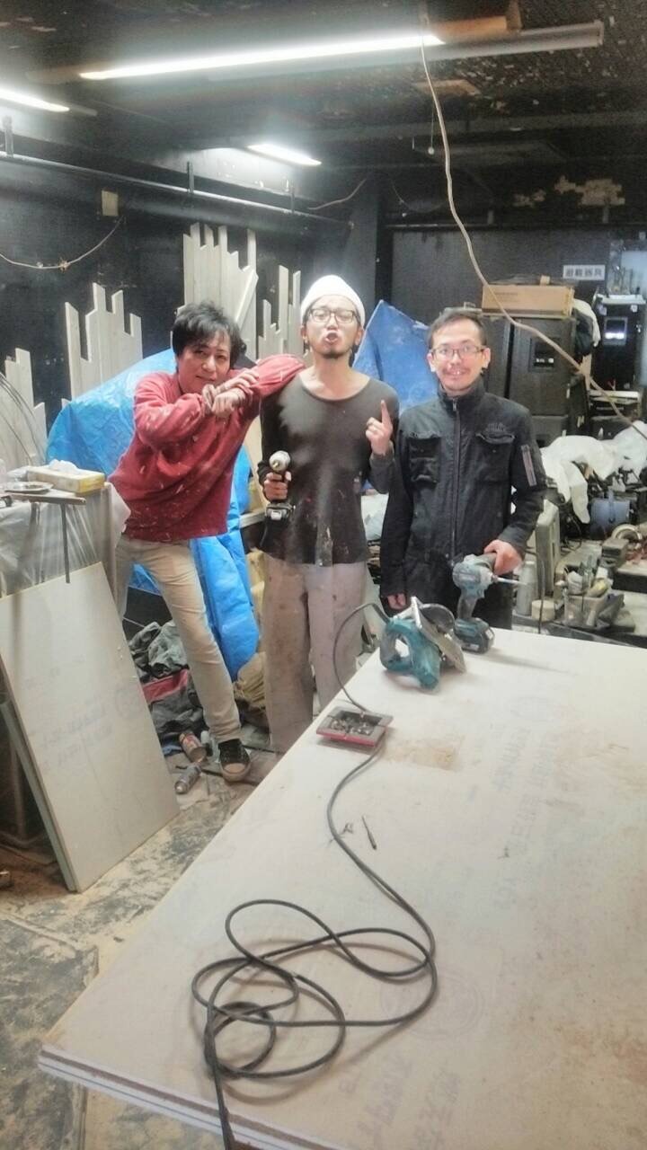 「下北沢ろくでもない夜」スタッフの内田勝久氏、原口雄介氏、山本茂樹氏。
