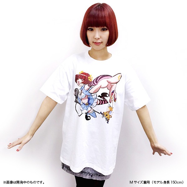 「Yun*chi アニ＊ゆんTシャツ」ホワイトを着るYun*chi。