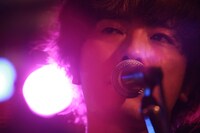 小浦和樹（Vo, G）（撮影：松本時代）