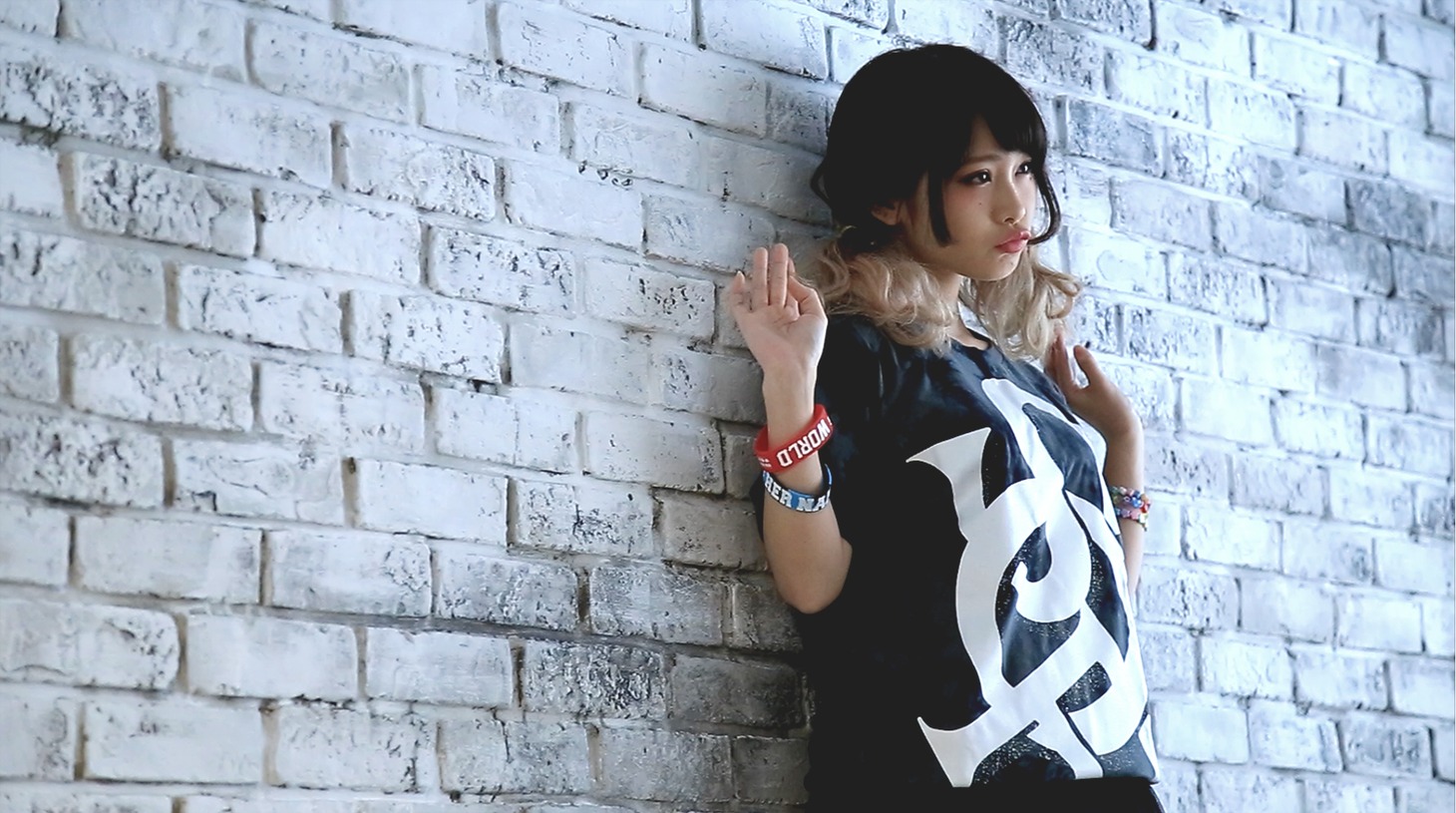 「SCREAM OUT FEST 2015」会場限定販売Tシャツを着用した増井みお（PASSPO☆）。