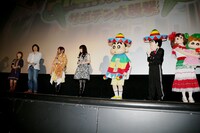 左よりこおろぎさとみ、藤原啓治、ならはしみき、矢島晶子、野原一家。