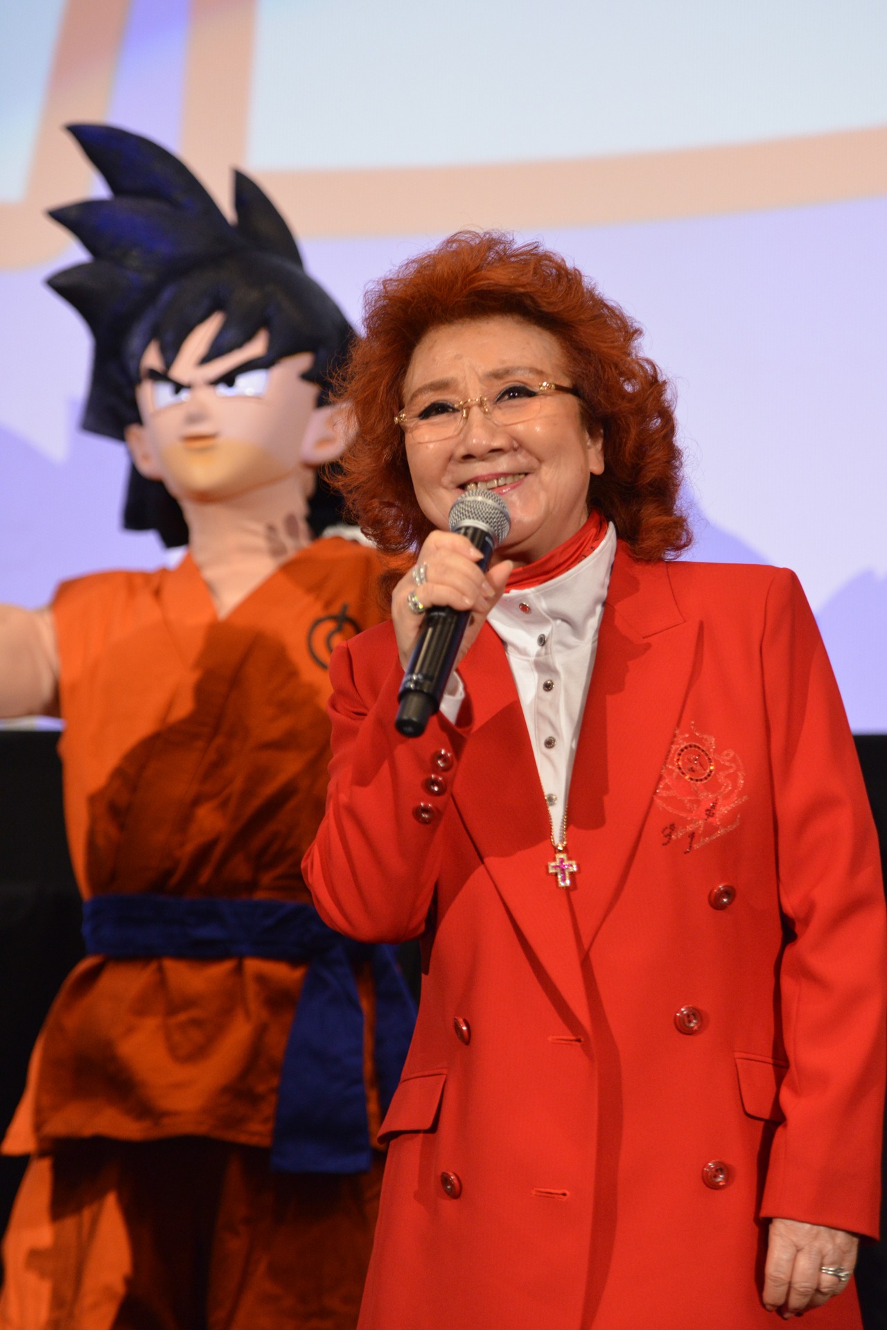 孫悟空と野沢雅子。(c)バードスタジオ / 集英社　(c)「2015 ドラゴンボールZ」製作委員会
