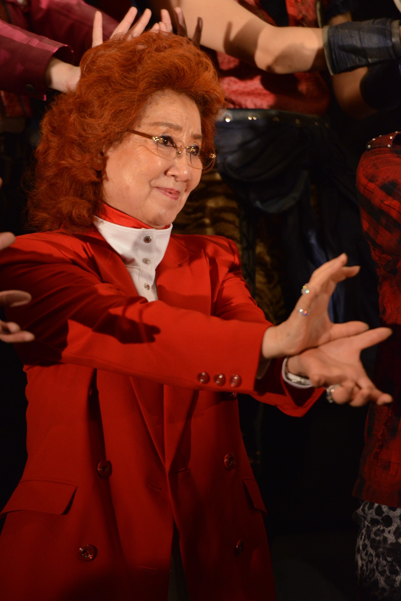 「かめはめ波」を放つ野沢雅子。(c)バードスタジオ / 集英社　(c)「2015 ドラゴンボールZ」製作委員会