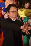 「かめはめ波」を放つ山室直儀監督。(c)バードスタジオ / 集英社　(c)「2015 ドラゴンボールZ」製作委員会