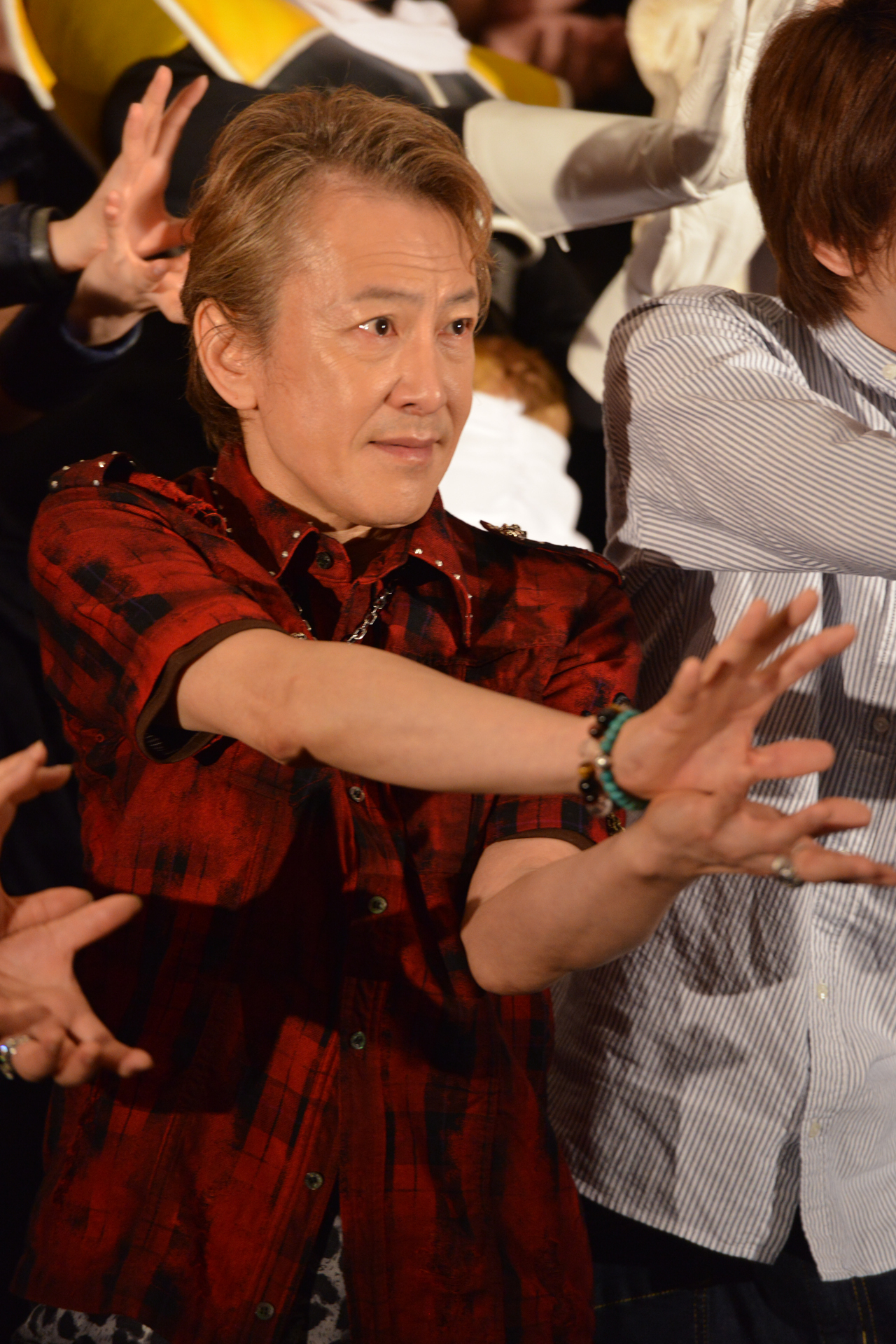 「かめはめ波」を放つ堀川りょう。(c)バードスタジオ / 集英社　(c)「2015 ドラゴンボールZ」製作委員会