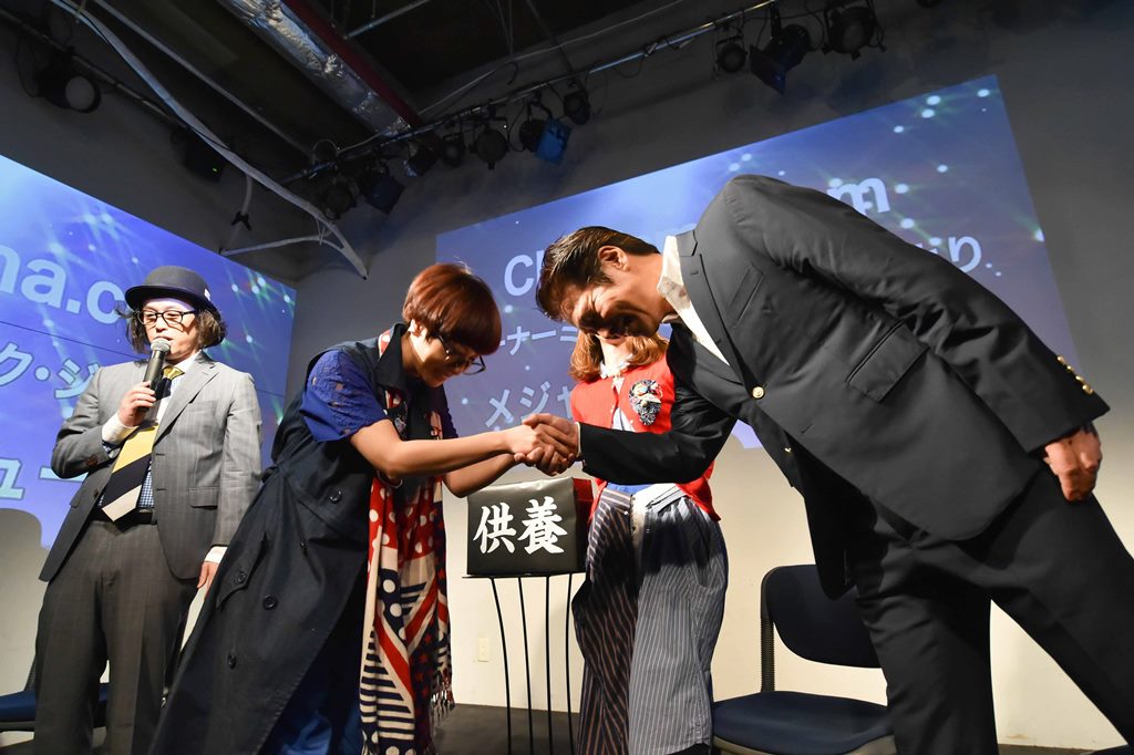 Charisma.com、ワーナーからメジャーデビュー決定