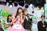 左から根岸愛（PASSPO☆）と赤園虎次郎（風男塾）。