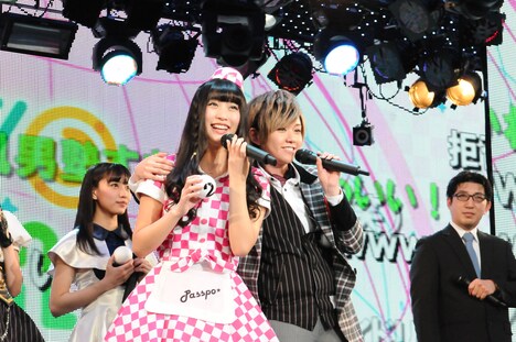 左から根岸愛（PASSPO☆）と赤園虎次郎（風男塾）。