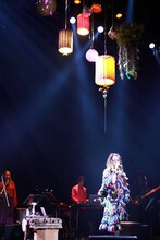 Chara「[Chara Concert 2015 - Secret Garden -]」東京都・中野サンプラザホールの様子。(c)Mari Amita