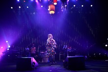 Chara「[Chara Concert 2015 - Secret Garden -]」東京都・中野サンプラザホールの様子。(c)Mari Amita