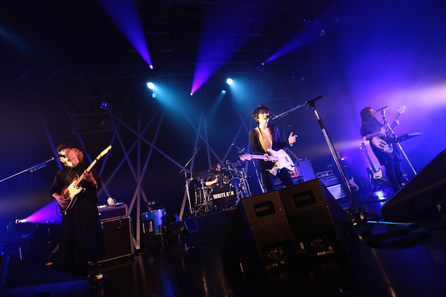 「WHITE ASH One Man Tour 2015 "DARK EXHIBITION”」東京・新木場STUDIO COAST公演の様子。（撮影：柴田恵理）