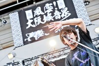 ヨコタシンノスケ（Key, Vo / キュウソネコカミ）（撮影：河上良）