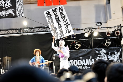 四星球のライブの様子。（撮影：河上良）