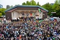 四星球のライブの様子。（撮影：河上良）