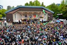 四星球のライブの様子。（撮影：河上良）