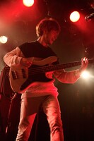 三原康司（フレデリック / B, Vo）