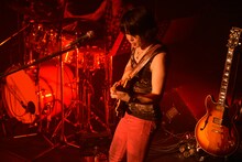 ソロライブを行った田川伸治（G）。