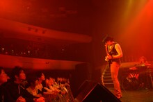 ソロライブを行った田川伸治（G）。