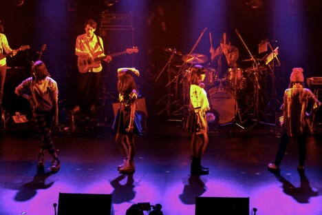 左から、かれん、芹奈、manaka、麻珠。(Photo by hajime kamiiisaka)