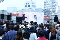 MACO「『LOVE』配信リリース記念ペアルックイベント」の様子。