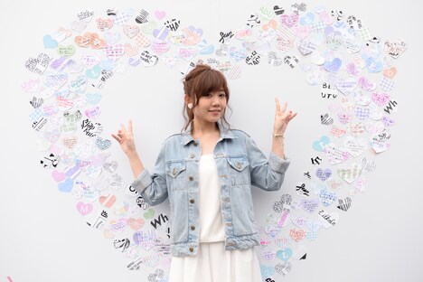 ファンが書いたメッセージとMACO。