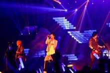 「GRANRODEO LIVE TOUR 2015 カルマとラビリンス」埼玉・さいたまスーパーアリーナ公演の様子。