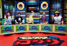 左からナヲ、ダイスケはん、サンボマスター。