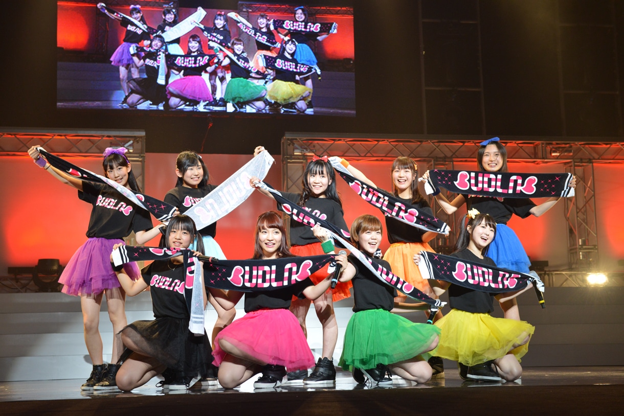 BudLaBによるライブの様子。