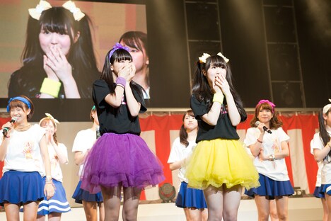 LinQの新メンバーに決まった岩本琴音、小日向舞菜。