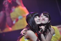 左から坂井朝香、高木悠未。