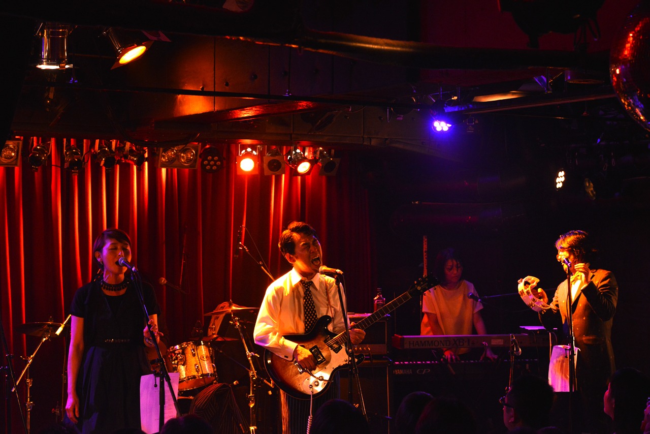 yes, mama ok? 20周年記念ライブ「GREATEST HITS」の様子。