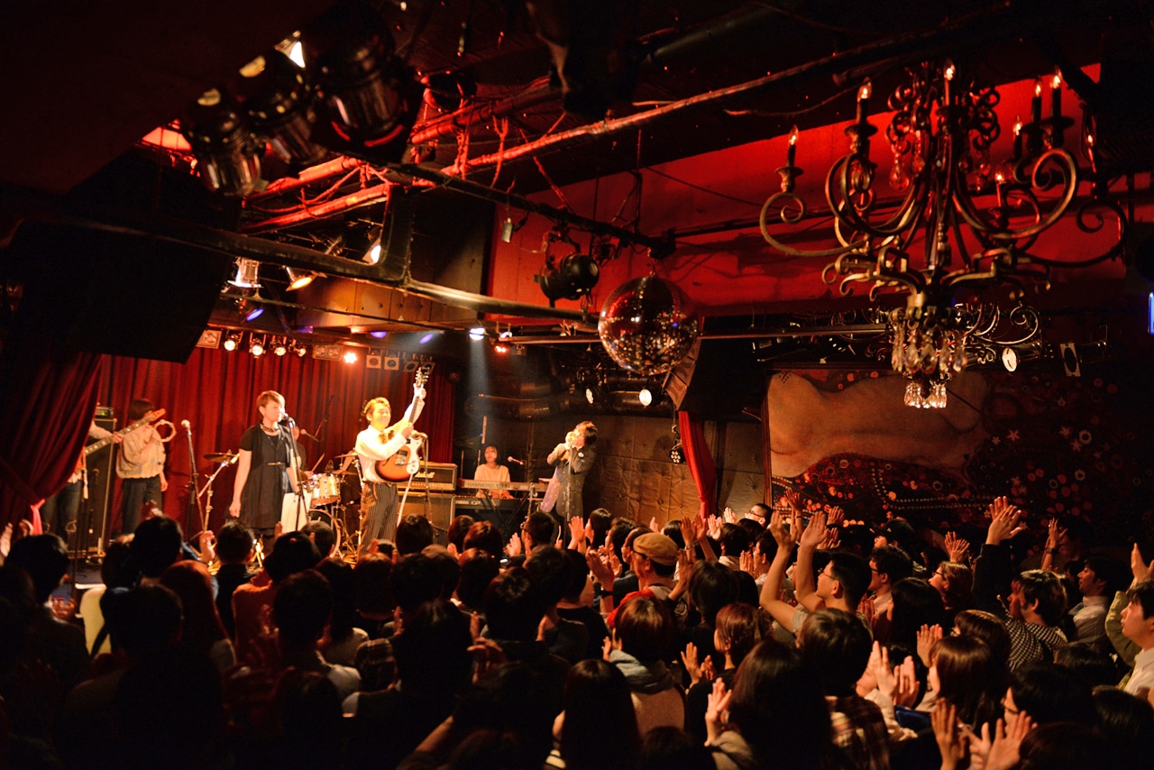 yes, mama ok? 20周年記念ライブ「GREATEST HITS」の様子。