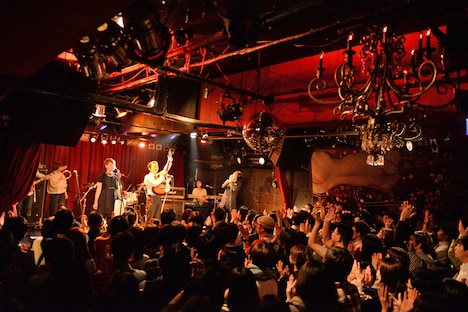 yes, mama ok? 20周年記念ライブ「GREATEST HITS」の様子。