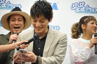 「ぷよぷよ!!クエスト」のプレイに夢中のAAA。