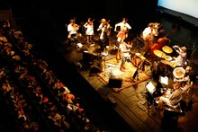 「高田渡トリビュートライブ“Just Folks”」第3部「高田渡を歌う」の様子。