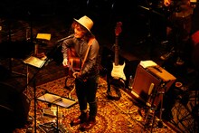 「高田渡トリビュートライブ“Just Folks”」第3部「高田渡を歌う」の様子。