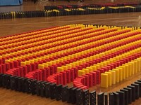 2月の「全力ドミノ」の様子。