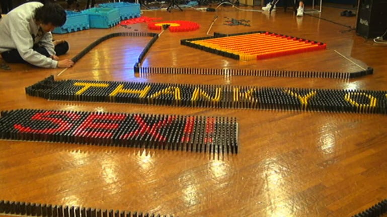 忘れらんねえよ柴田、次は廃校でドミノ6万個