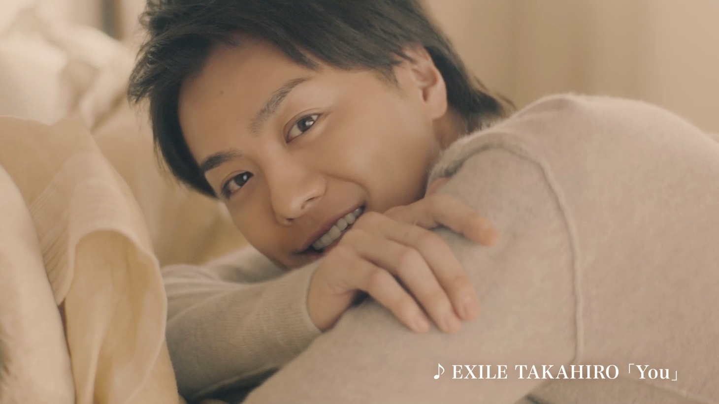 江崎グリコ「牧場しぼり」CM「生乳たっぷり」編のワンシーン。