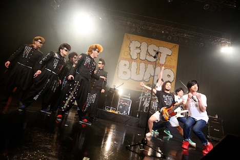 「TOWER RECORDS presents FIST BUMP vol.1 氣志團 × キュウソネコカミ ～校舎のウラで一触即発!?～」の様子。（Photo by Viola Kam ［V'z Twinkle Photography］）