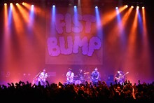 「TOWER RECORDS presents FIST BUMP vol.1 氣志團 × キュウソネコカミ ～校舎のウラで一触即発!?～」の様子。 （Photo by Viola Kam ［V'z Twinkle Photography］）